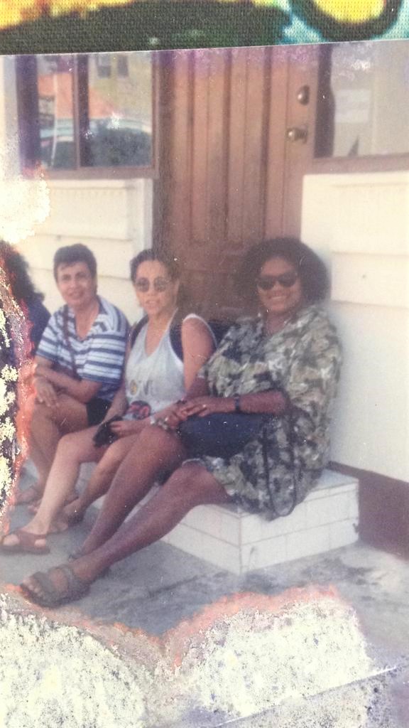 160 Henna Carla en Nadia in Aruba in 1996.jpg